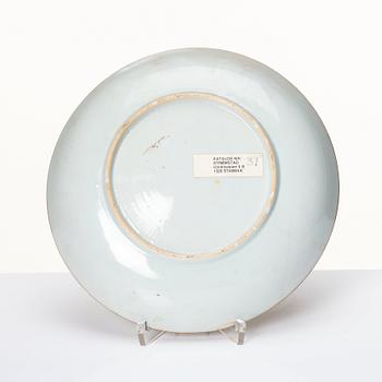 An imari water sprinkler and a dish, Qing dynasty, Kangxi (1662-1722).
