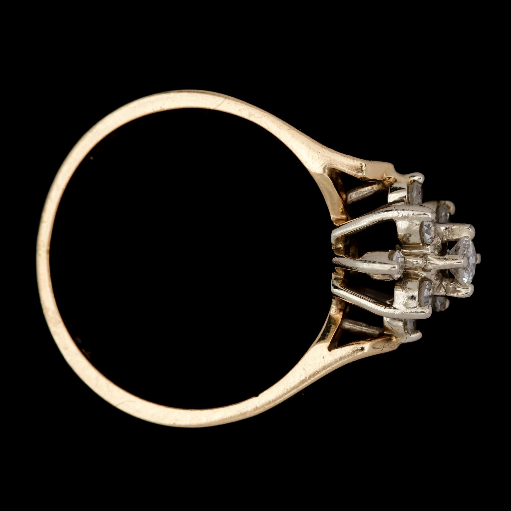 RING, 14K guld med briljantslipade diamanter, tot ca 0,35 ct. Vikt 2,7 g.