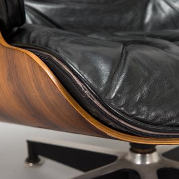 Charles och Ray Eames, fåtölj och fotpall, "Lounge chair" för Herman Miller 1960-tal.