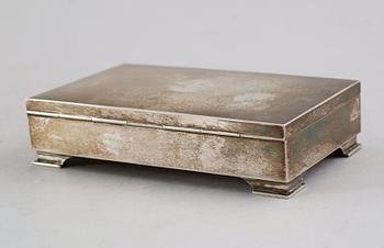DOSA, silver, CF Carlman, Stockholm 1938. Vikt ca 334 gram.
