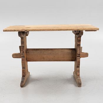 A pine trestle table, 19th century.