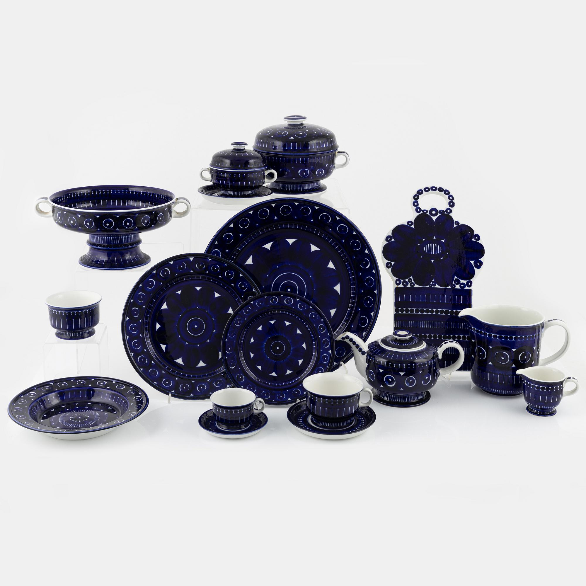 Ulla Procopé, Arabia, a 61-piece 'Velencia' porcelain service from Arabia, Finland.