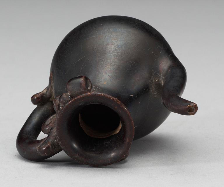 A brown glazed pot, Song/Yuan dynasty.