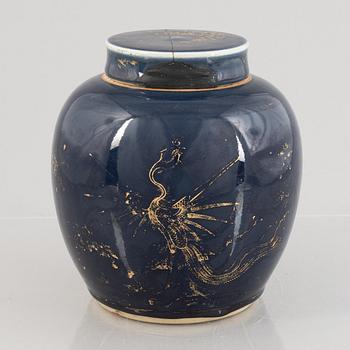 A powder blue pot, Qing dynasty, 18th century.