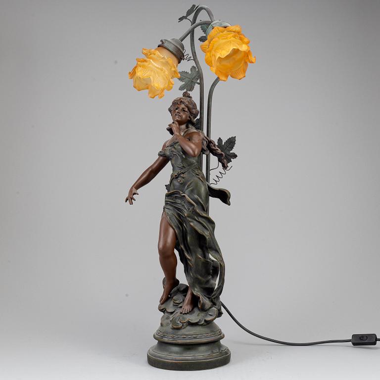 An Art Nouveau style table lamp.