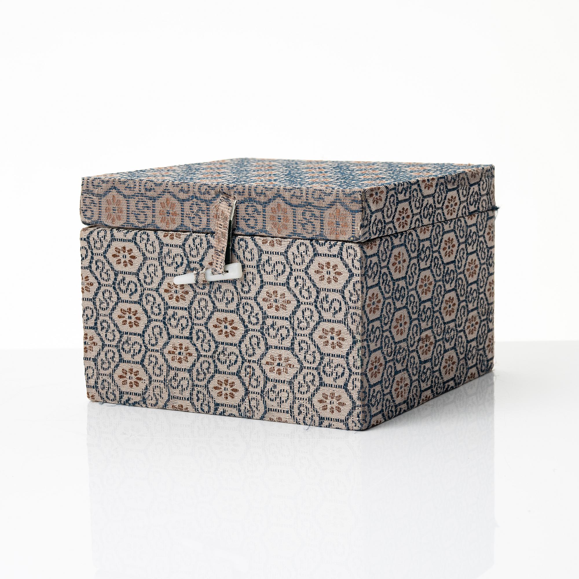 Zhou Dingfang, A naturalistic 'sack form' yixing teapot, China, 1990s.