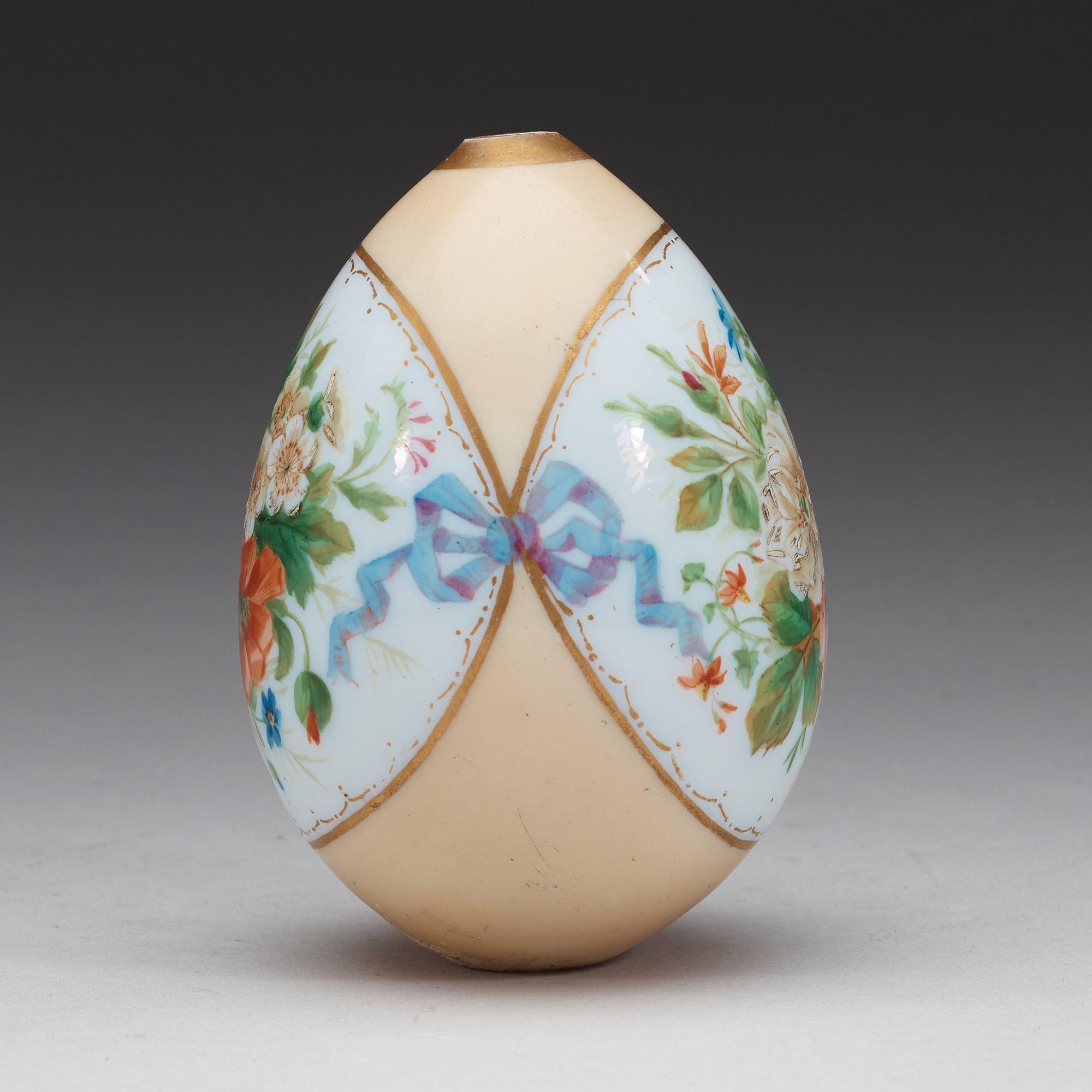 ÄGG, porslin. Ryssland, 1800-tal.