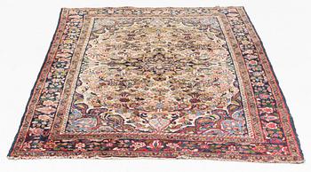 Carpet, Hamadan, circa 210 x 138-143 cm.