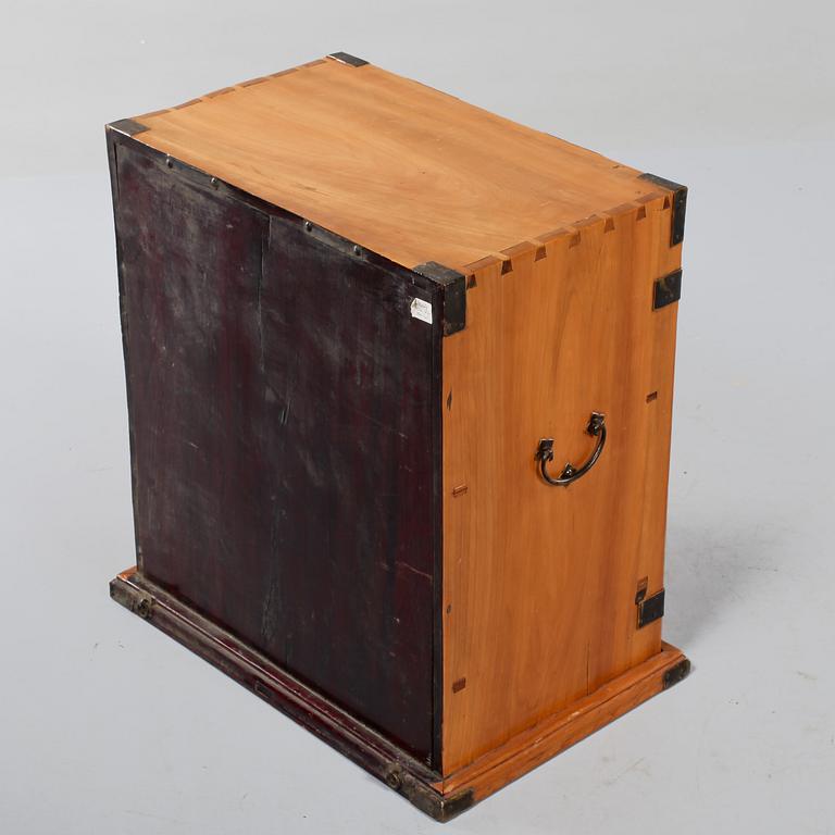 SKÅP, Kina, 1800-tal.