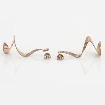 Vivianna Torun Bülow-Hübe, örhängen, "Möbius", sterlingsilver, Georg Jensen, Danmark.