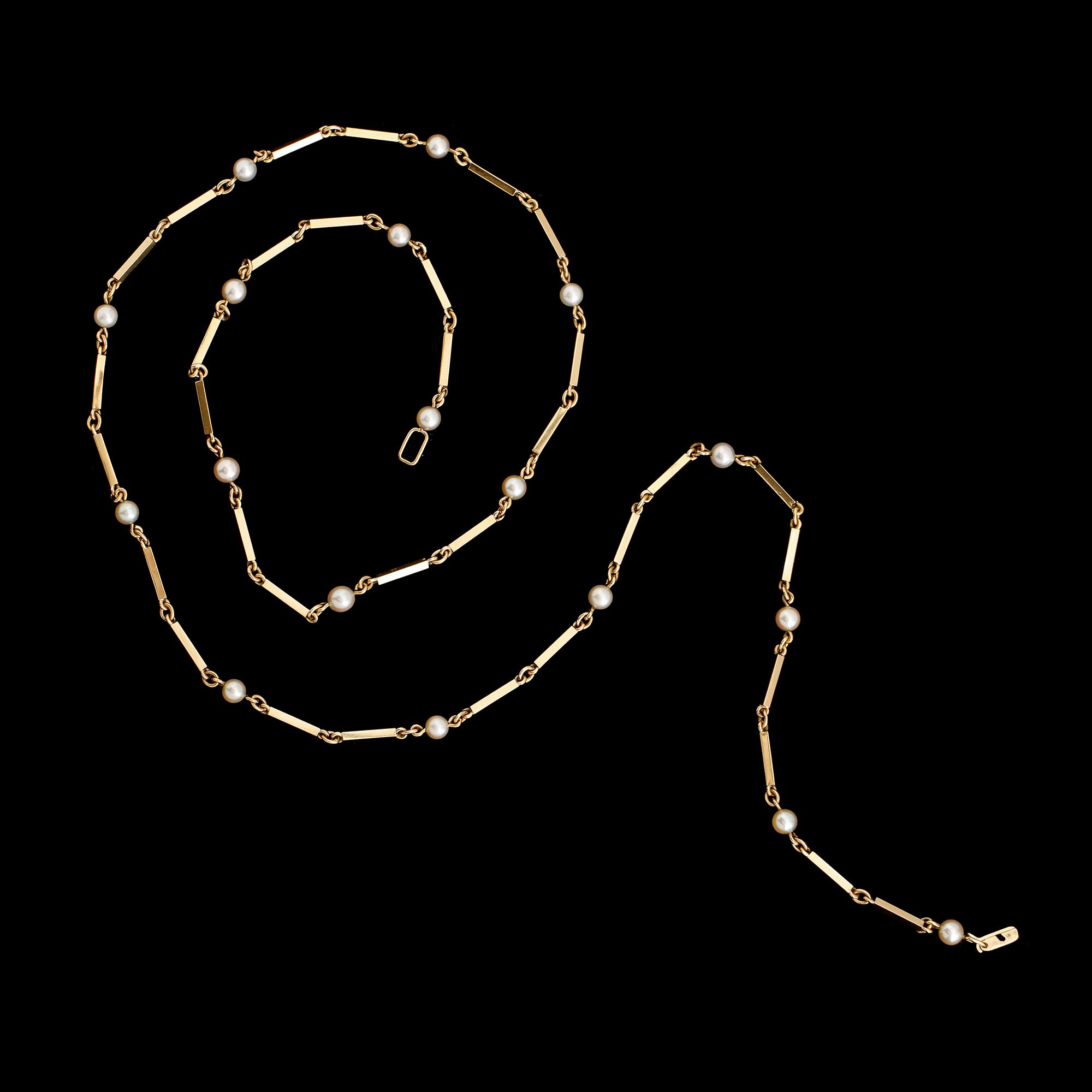 COLLIER, 18 k guld med odlade pärlor, total vikt ca 16 g.