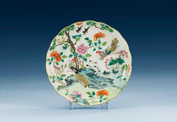 1450. SKÅLFAT, porslin. Qing dynastin, 1800-tal med Jiaqings sigillmärke i rött.