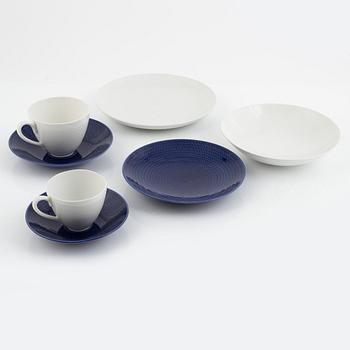 Hertha Bengtson, a porcelain dinner and coffee service, 81 pieces, "Blå Eld", Rörstrand, Sweden.