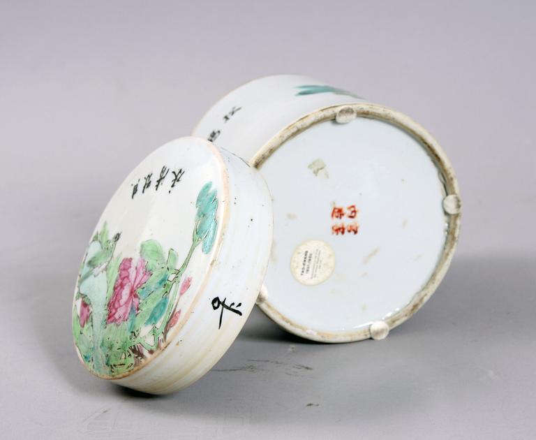 BURK med LOCK, porslin, Kina, 1800-tal.