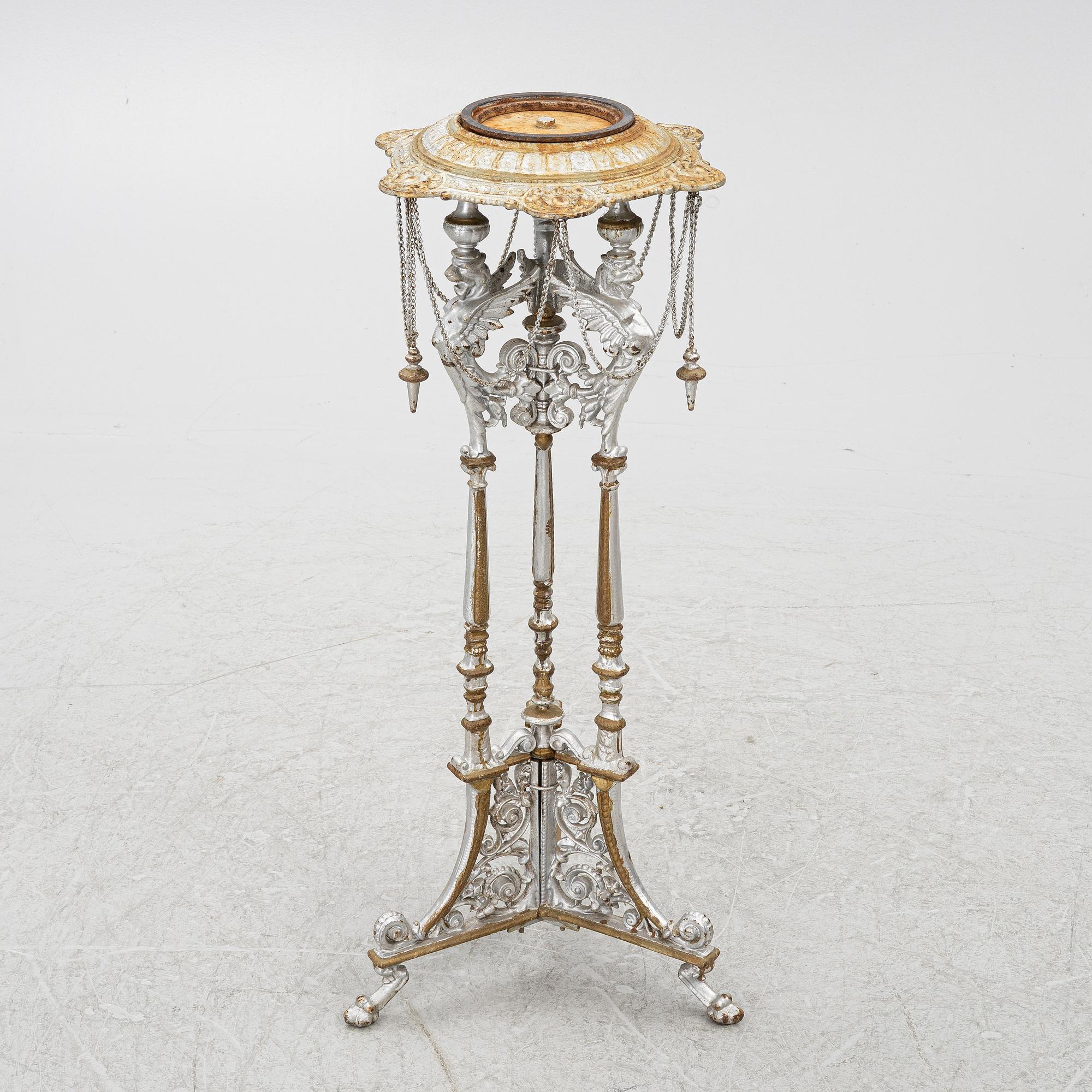 Pedestal, around the year 1900.
