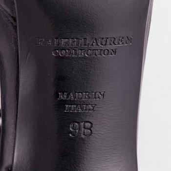RALPH LAUREN, a pair of black leather sandals. Size US 9.