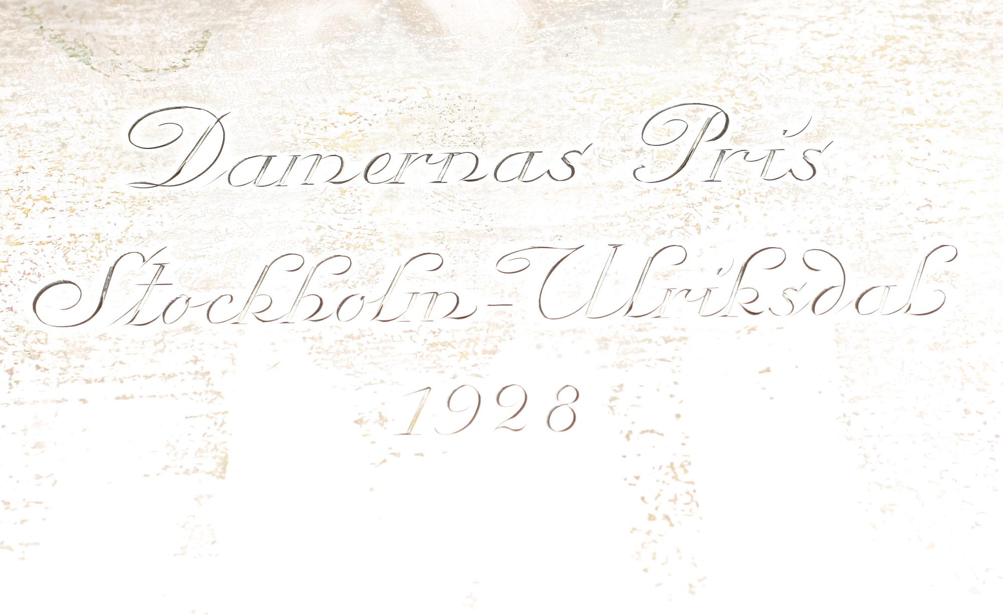 CIGARRSKRIN, silver, CG Hallberg, Stockholm, 1927. Total vikt med invändig träinredning ca 2250g.