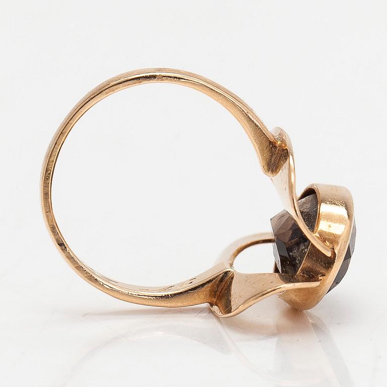 Eero Rislakki, ring, hänge och brosch, 14K guld, rökkvarts. Westerback, Helsingfors, 1959-61.