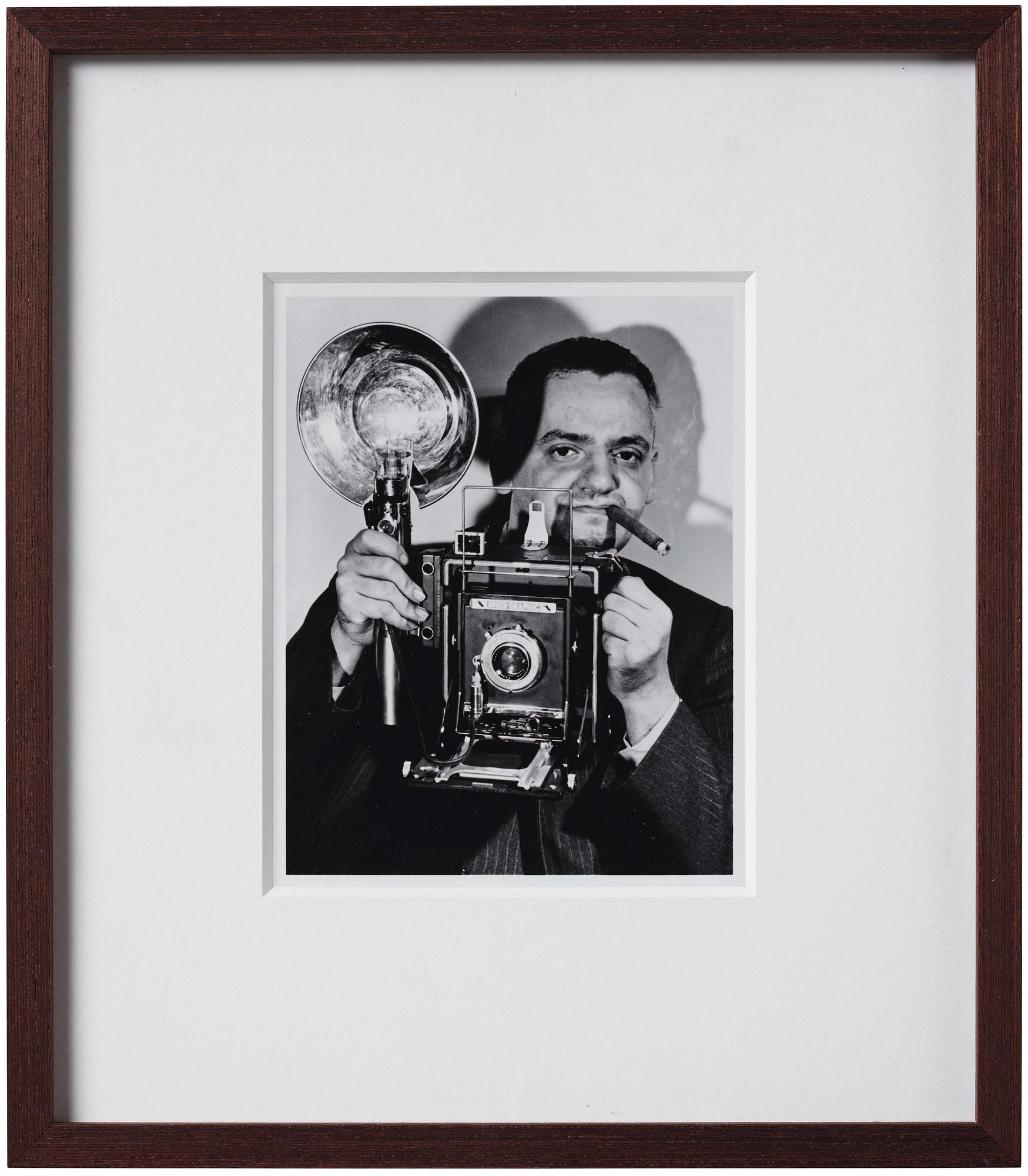 Weegee, "Weegee with his Speed Graphic camera, New York", c. 1944.