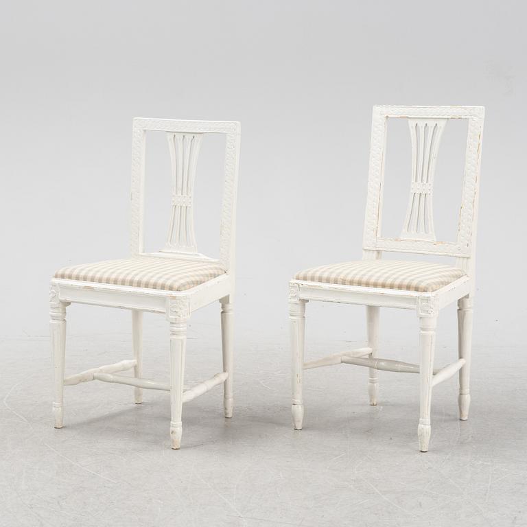 Stolar, 2 st, snarlika, gustavianska, 17-och 1800-tal.