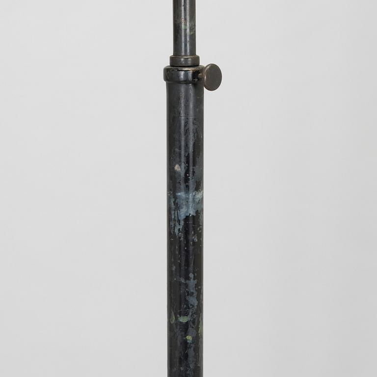 Paavo Tynell, golvlampa / ateljélampa, beställningsarbete, Taito 1933.