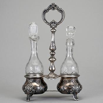 BORDSSURTOUT, silver och glas, troligen Österrike-Ungern,  1800-tals slut. Vikt ca 244,6 g.