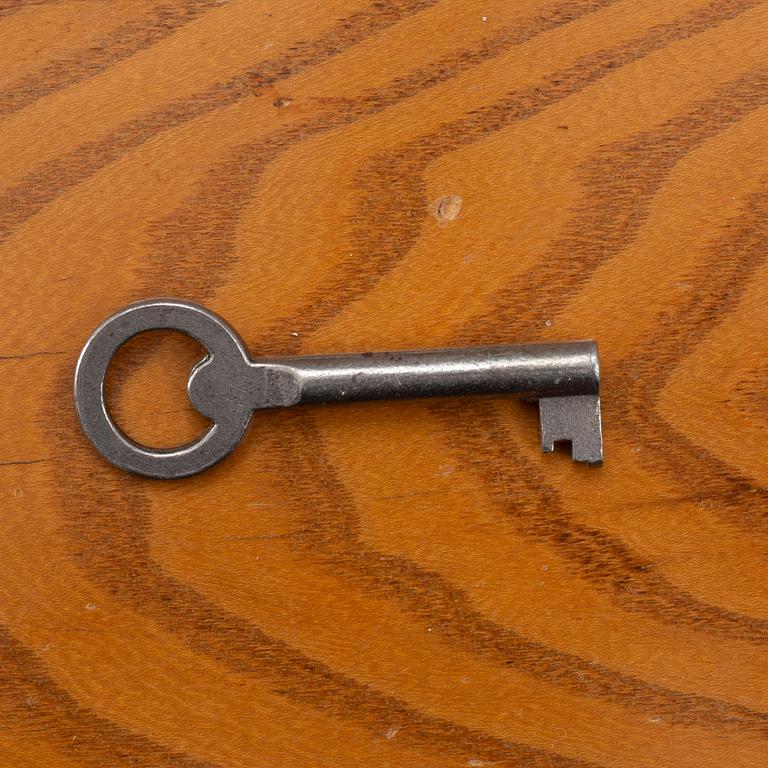 Byrå, sengustaviansk stil, omkring år 1900.