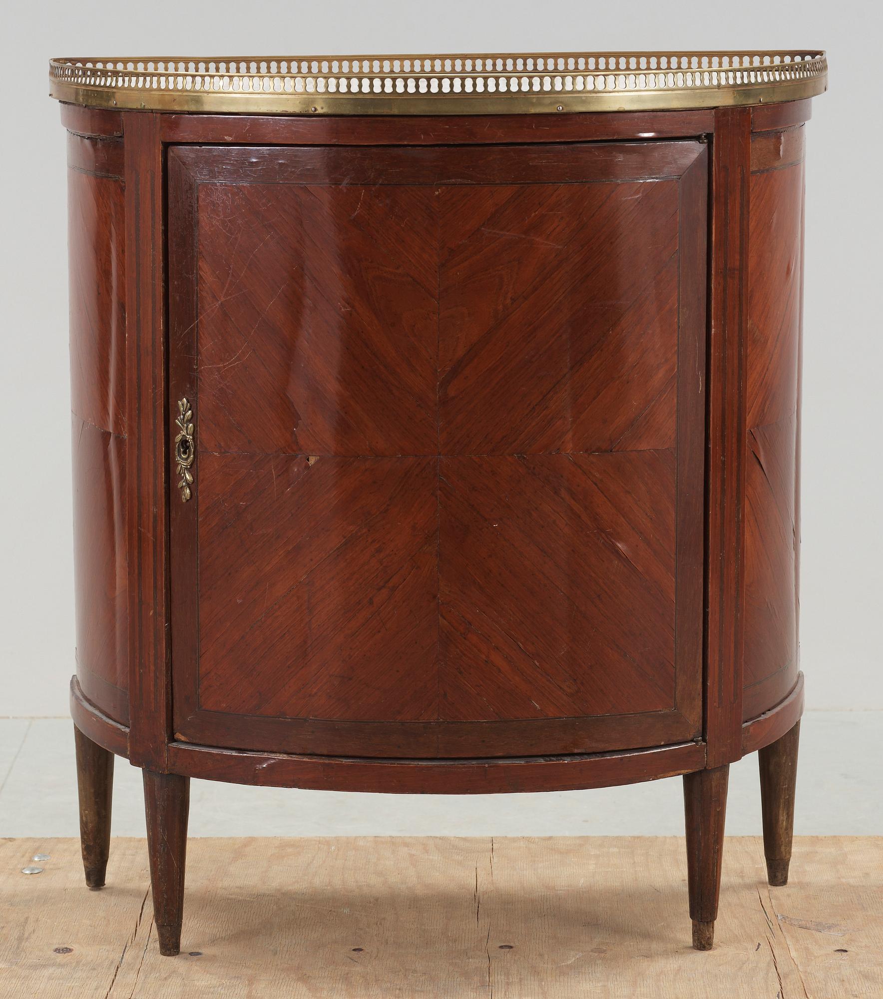 SIDEBOARD/SKÄNK, Louis XVI-stil, omkring 1900.
