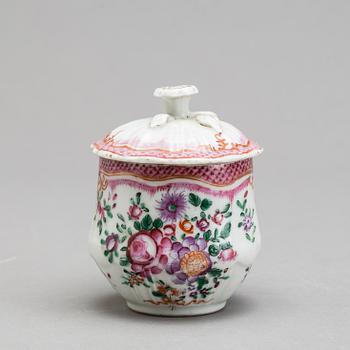 CUSTARD CUP WITH LID, Qing dynasty China 18th century.