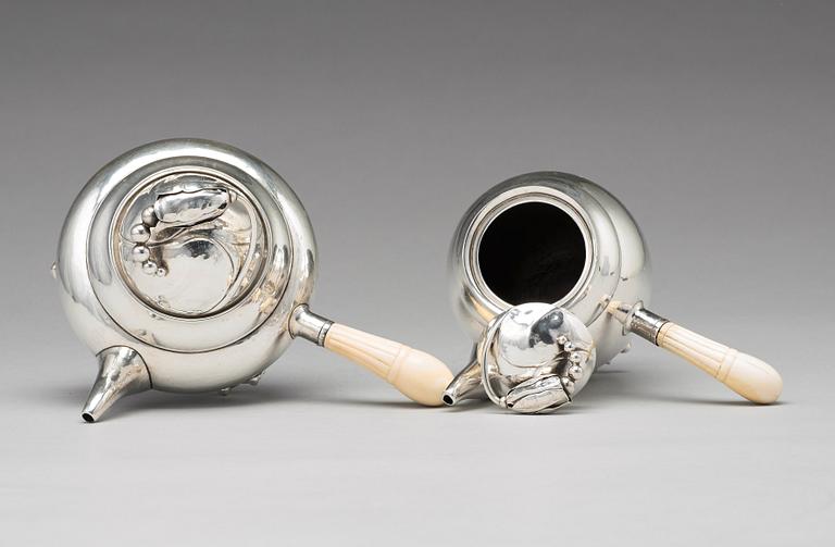 Georg Jensen, kaffe- och teservis, fyra delar, modell "Magnolia/Blossom", Köpenhamn 1918-1919, 830/1000 silver, design nr 2 samt 100.