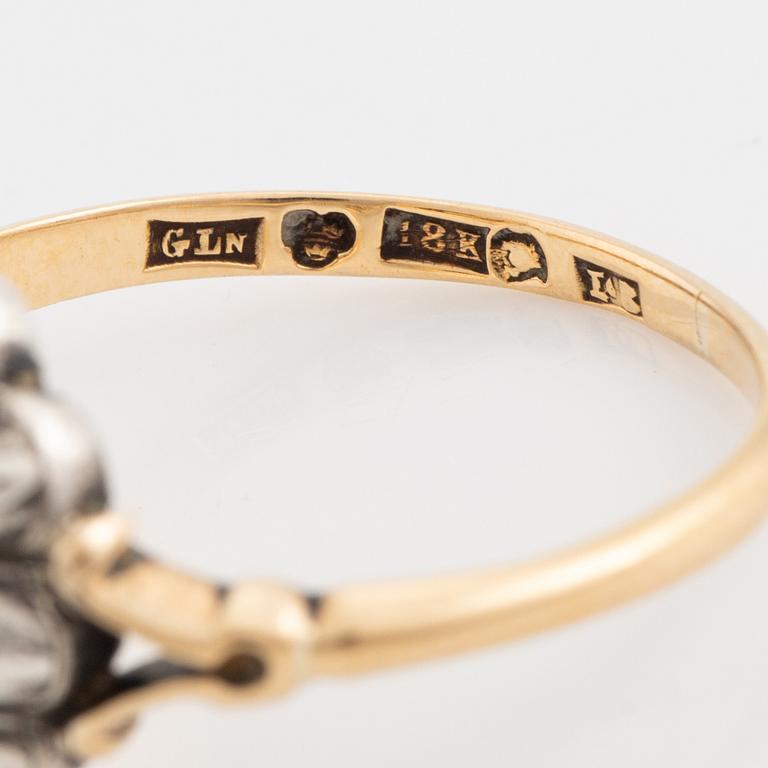 Ring in gold with old-cut and rose-cut diamonds.