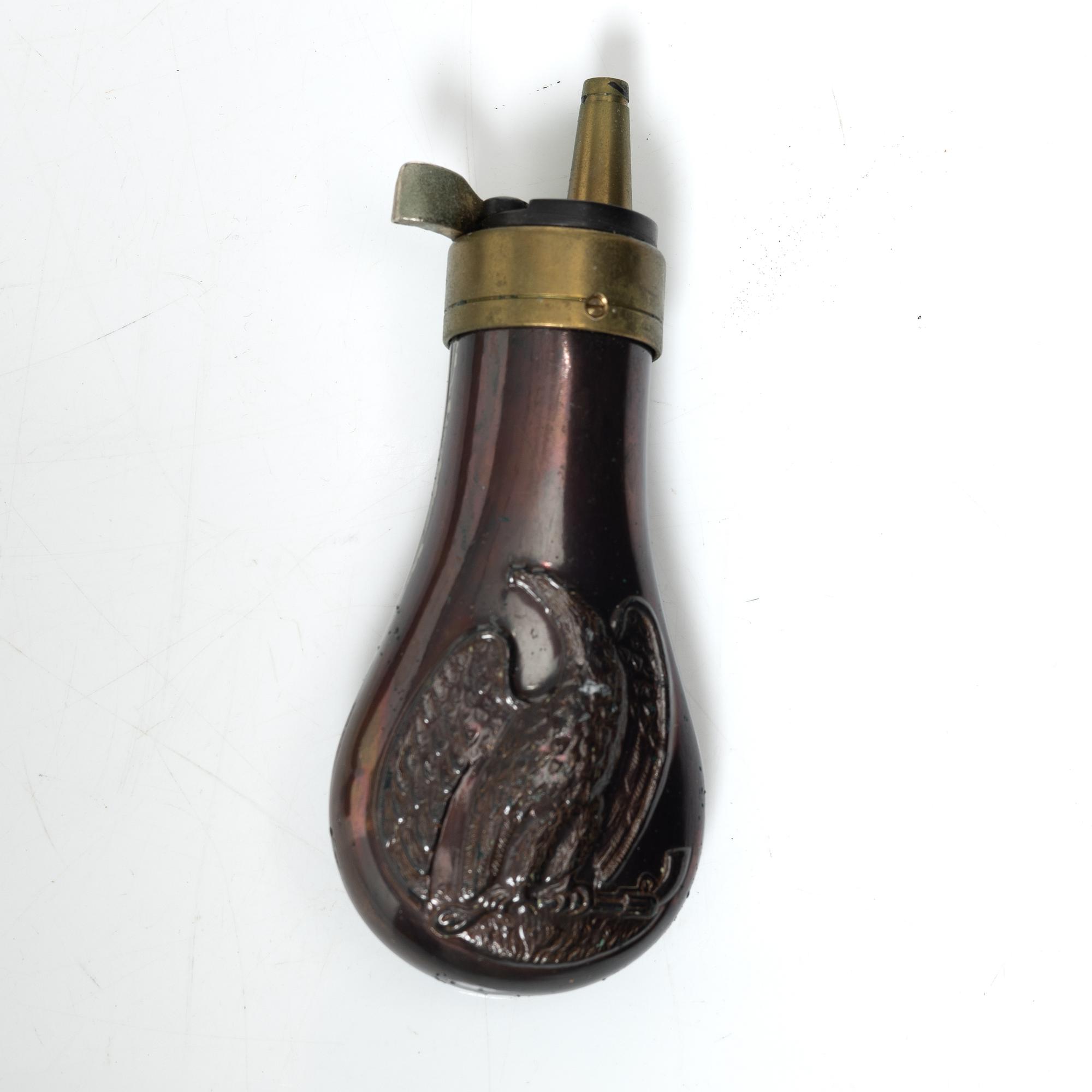 Slaglåspistoler ett par, belgiska, i schatull, 1800-talets mitt.