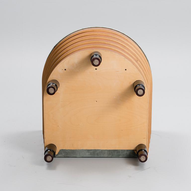 ANTTI EVÄVAARA, tuoli "Nest" 1990-luku.
