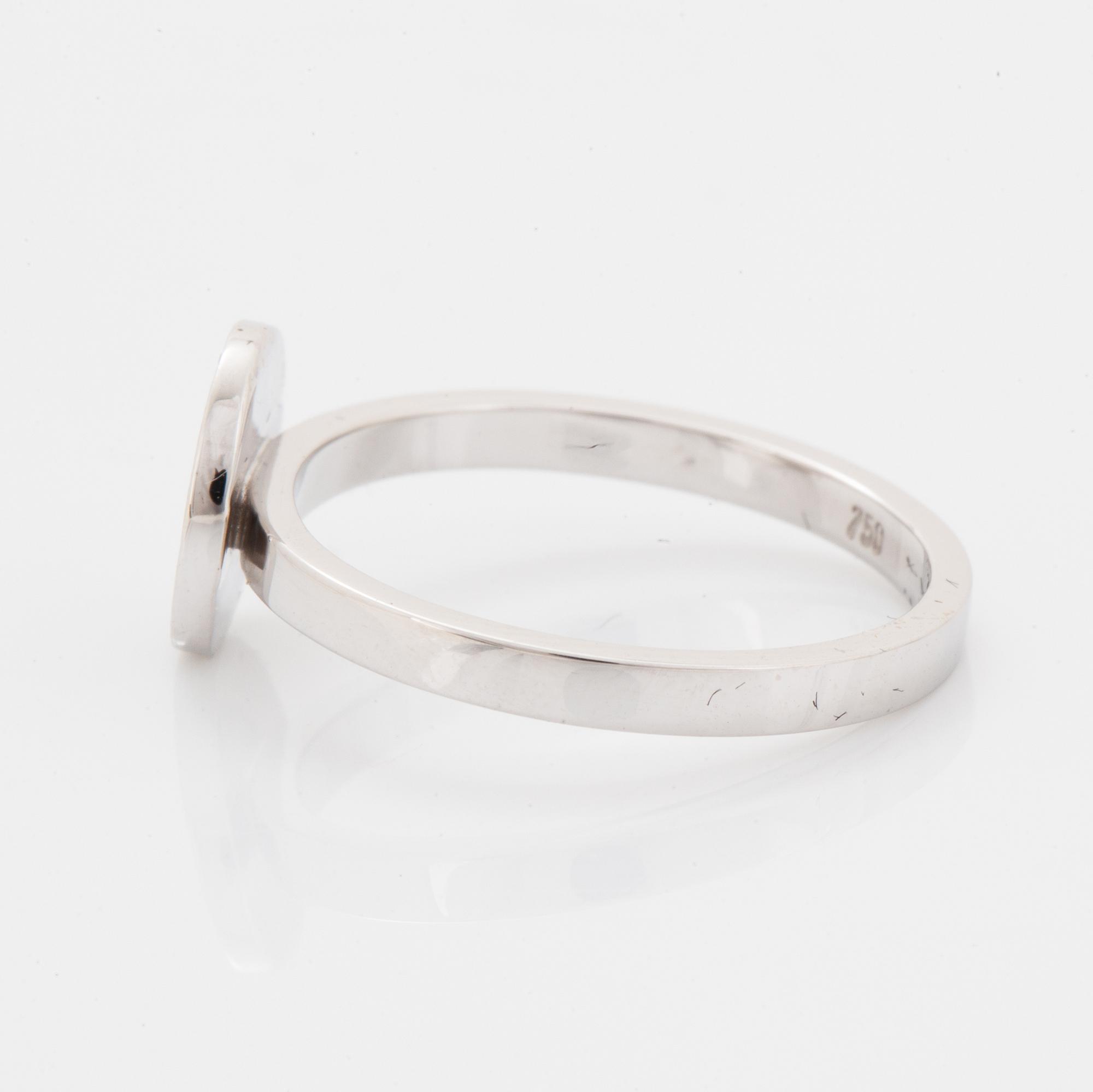 Ring, vitguld med åttkantslipade diamanter.