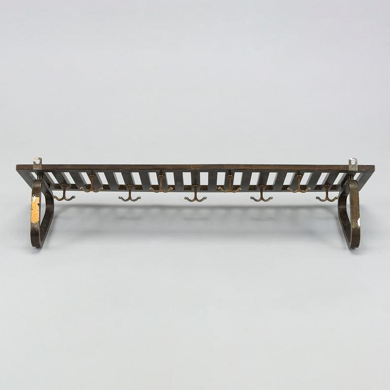 Alvar Aalto, hattuhylly / naulakko, malli 113, O.Y. Huonekalu-ja Rakennustyötehdas A.B. 1930-luvun alku.