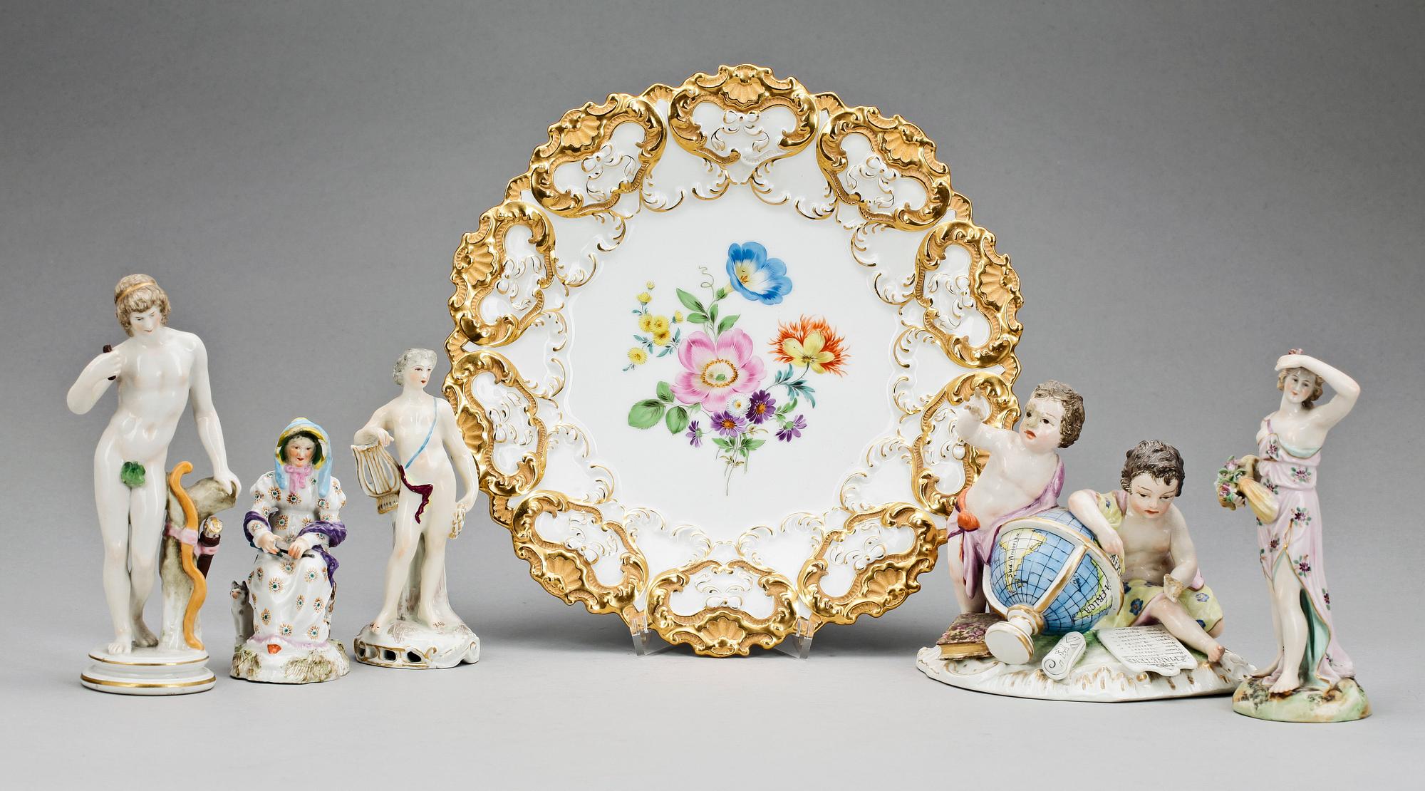 FIGURINER OCH FAT, 5+1st, porslin, bl a Meissen och Berlin, 1800-tal.
