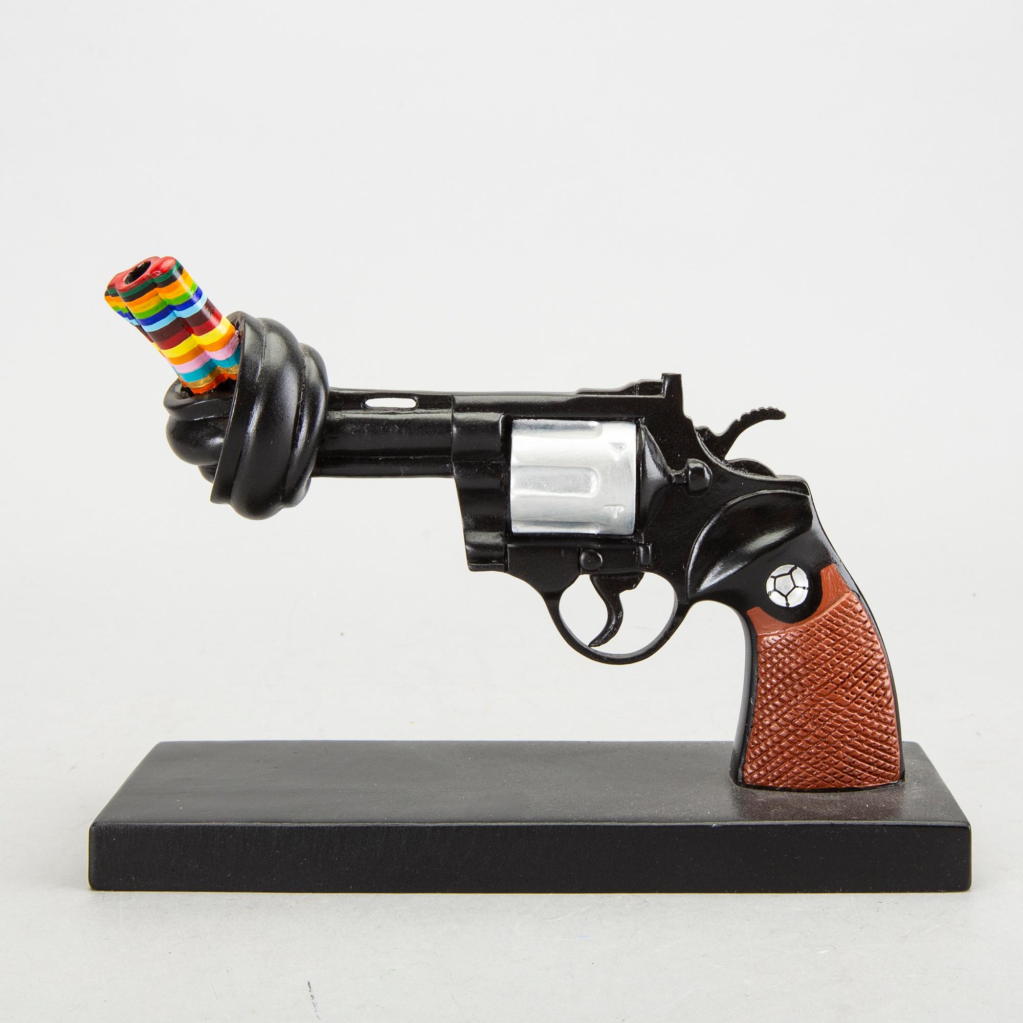 Carl Fredrik Reuterswärd, Non-Violence Project Foundation skulptur 2012.