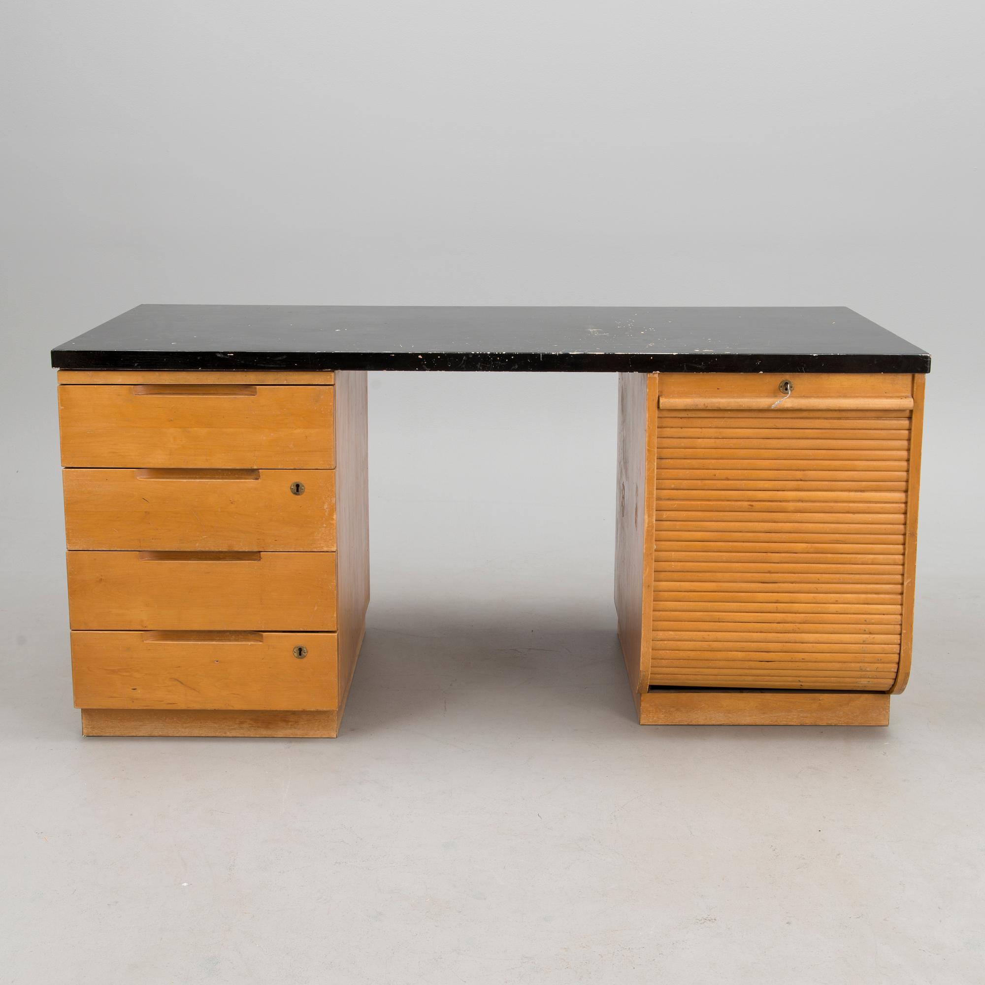 A nr 501 writing desk from the 1930s.