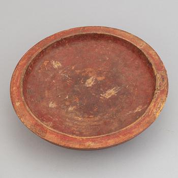 A red lacquered wooden box with cover, 20th century.