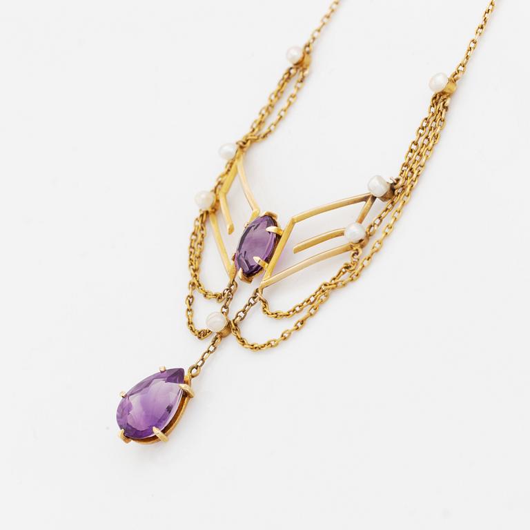 Amethyst and seed pearl necklace.