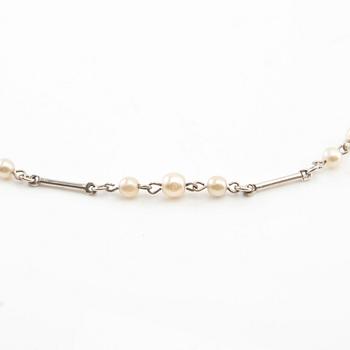 Halsband och armband silver och pärlor svenska importstämplar.