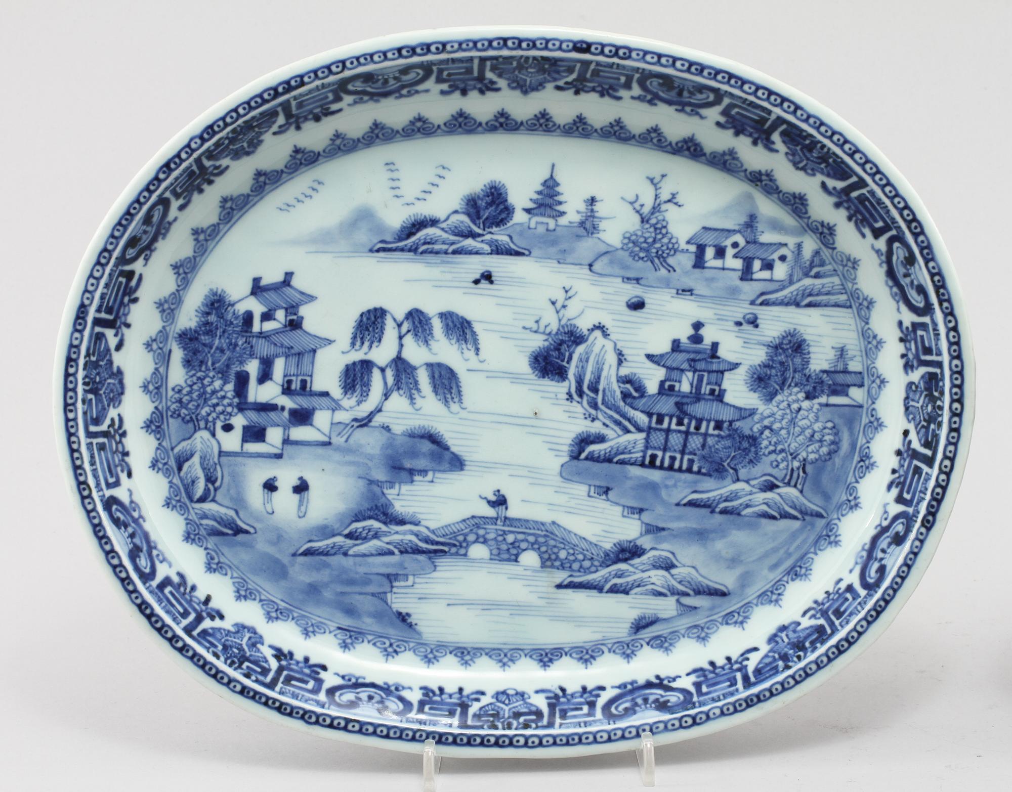 STEKFAT, 2 st, porslin, Kina, 1700-tal.