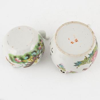 Two porcelain tea pots, China, 20th century.