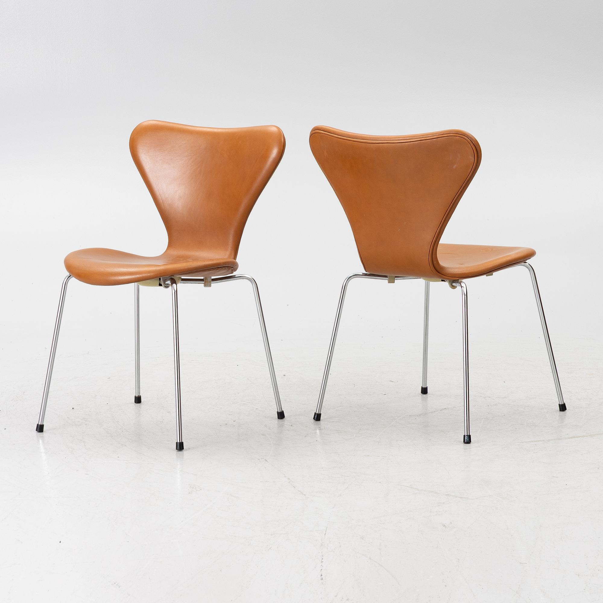 Arne Jacobsen, 4 chairs, "Series 7", Fritz Hansen.