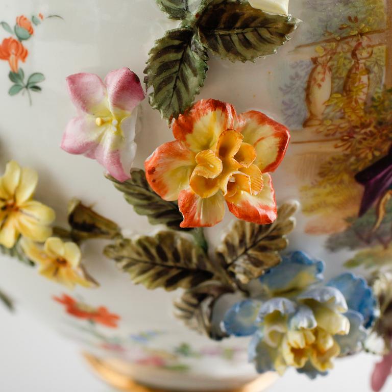 URNA, porslin, 1900-talets första hälft.