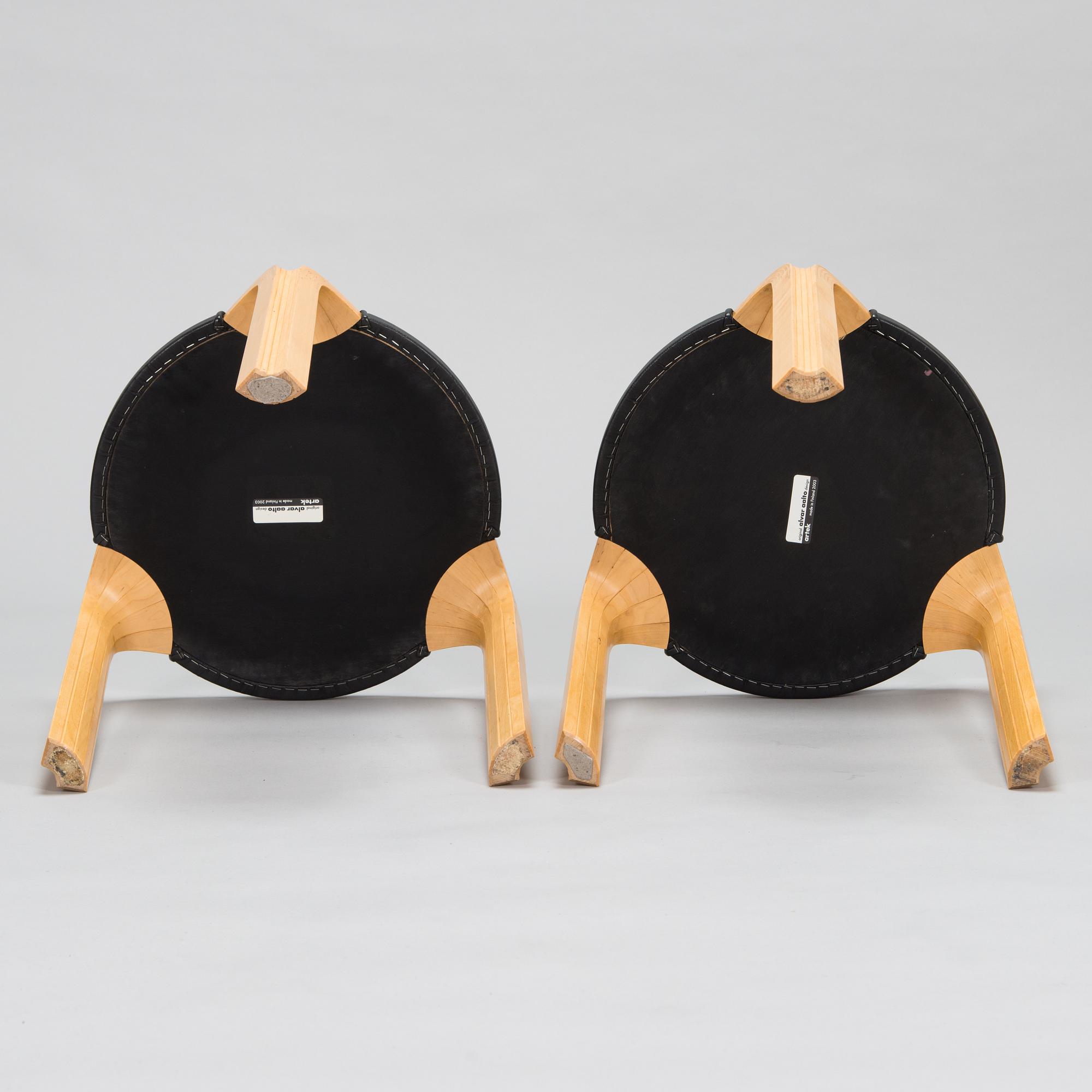 Alvar Aalto, pallar, ett par, modell X600 för  Artek 2003.