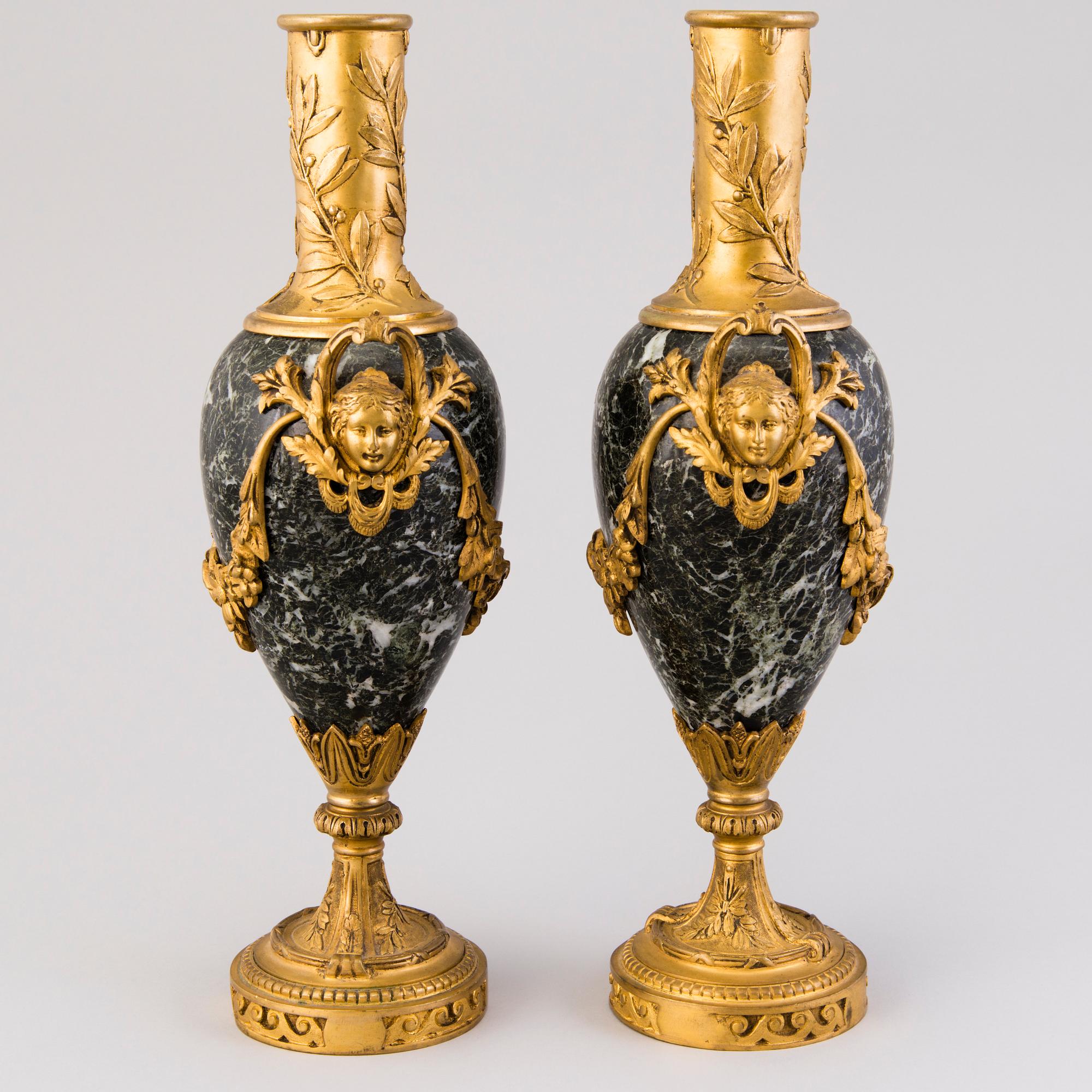 DEKORATIONSURNOR ETT PAR, brons och granit, Ryssland/Frankrike 1800-talets slut.