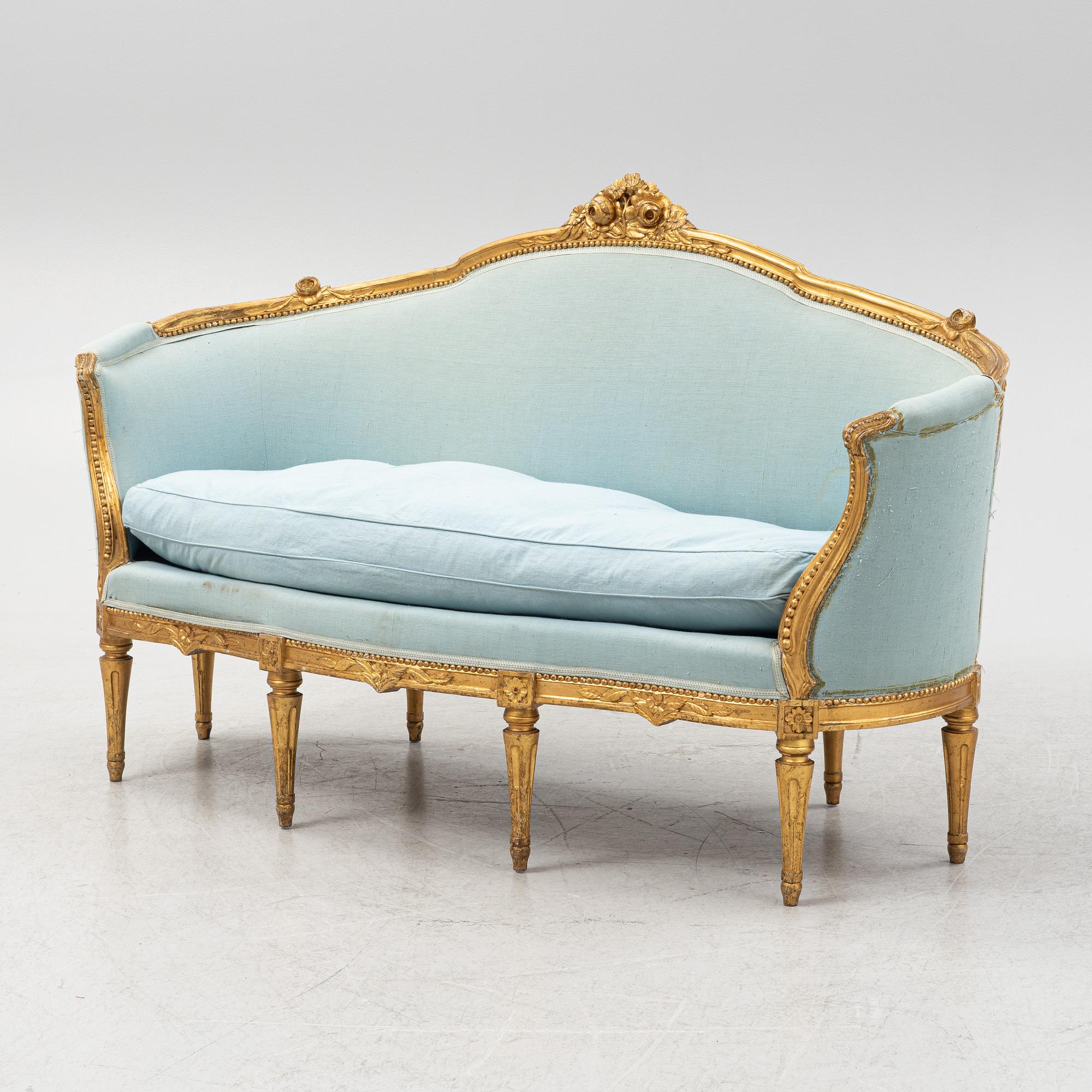 Karmstolar, ett par, samt soffa, Louis XVI-stil, omkring år 1900.