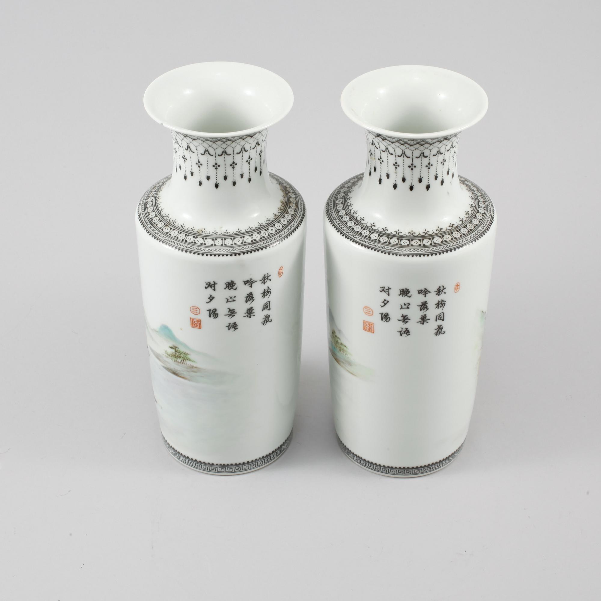 VASER, ett par, porslin, Kina, 1900-tal.