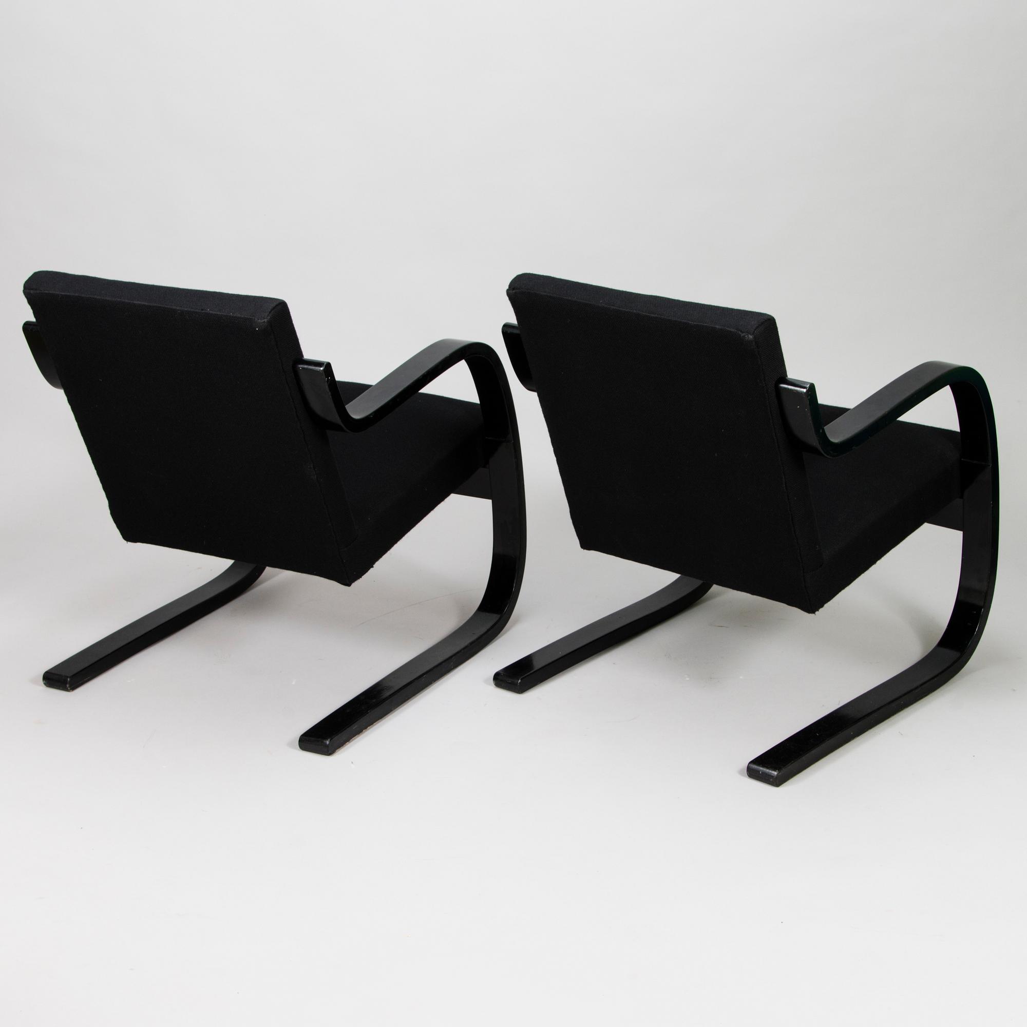 ALVAR AALTO, fåtöljer, ett par, modell 34/402, O.Y. Huonekalu- ja Rakennustyötehdas A.B. 1900-talets mitt.